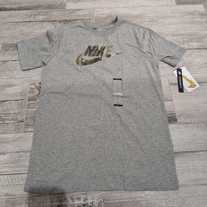 Boys L Nike tee
